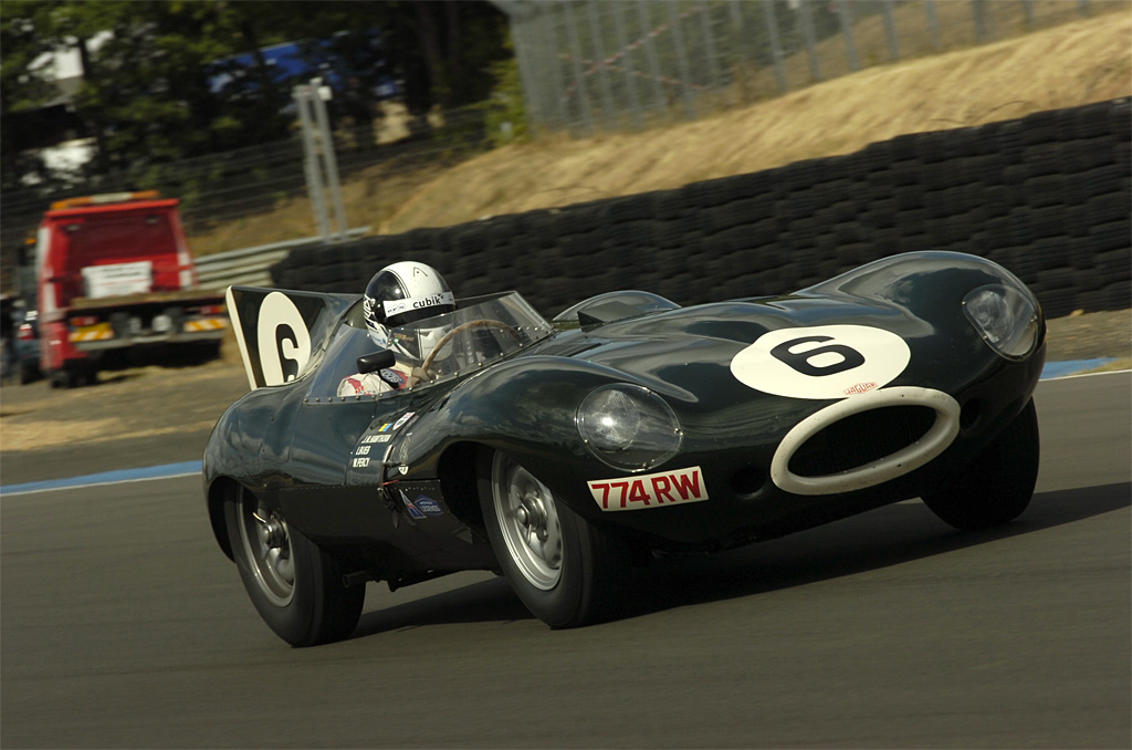 Med sin halefinne er Jaguars D-Type blevet et ikon indenfor sportsvogns-racing. Et eksemplar vil kunne opleves ved Classic Race Aarhus
(Foto: Morten Alstrup)